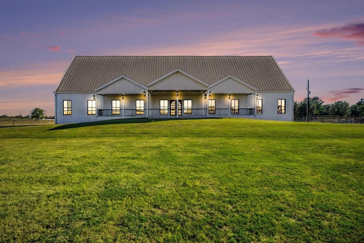 30 Acre Luxury Equestrian Estate | 8,100 SF Home - photo 2