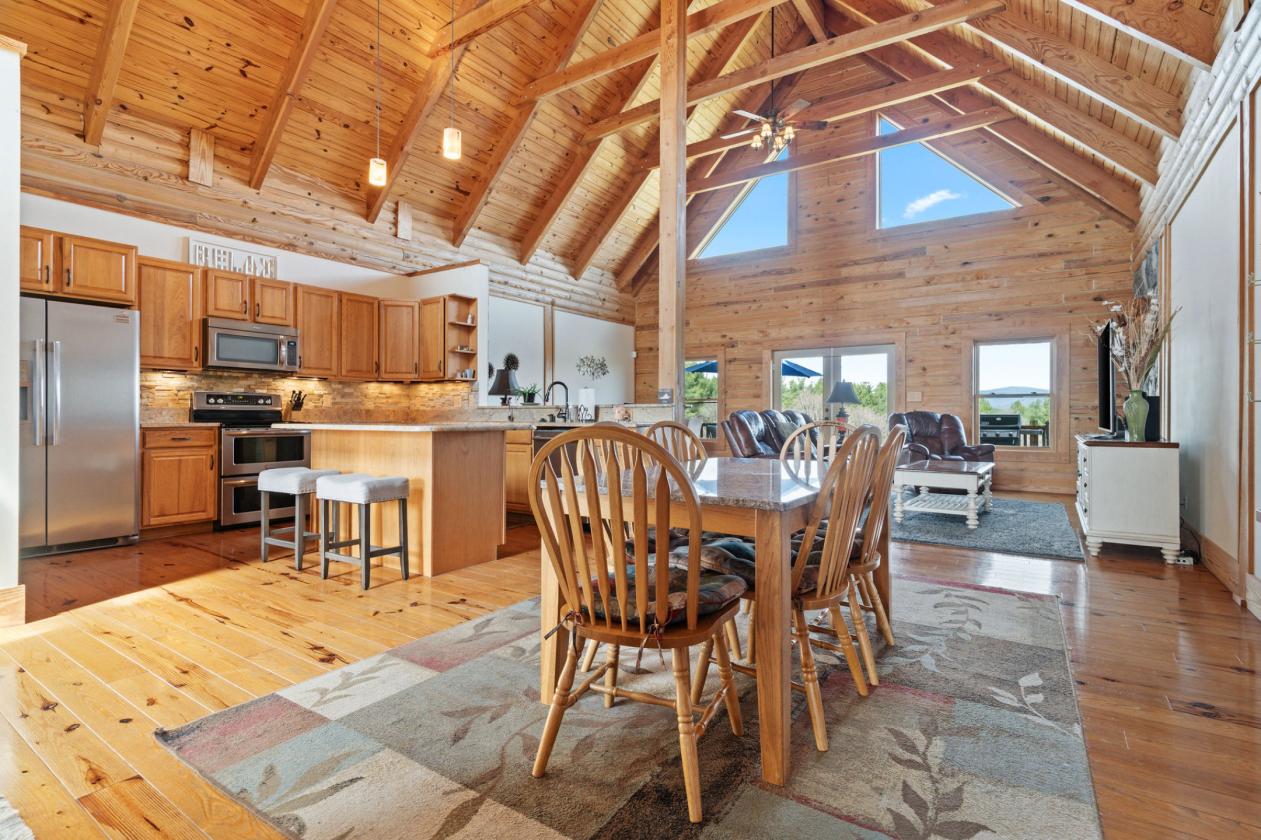 Modern log home and equestrian property with views - photo 12