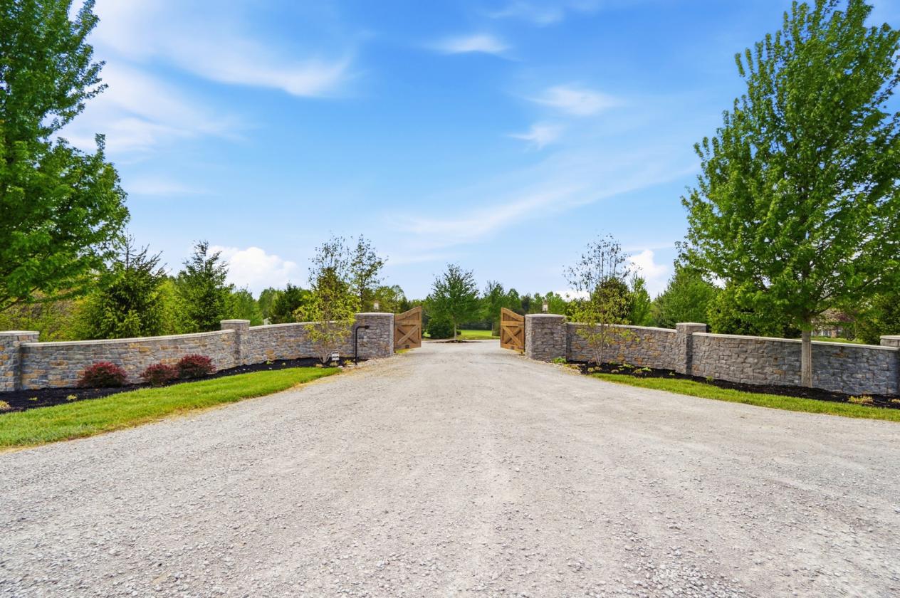 World-Class Estate in Need of Horses - photo 4