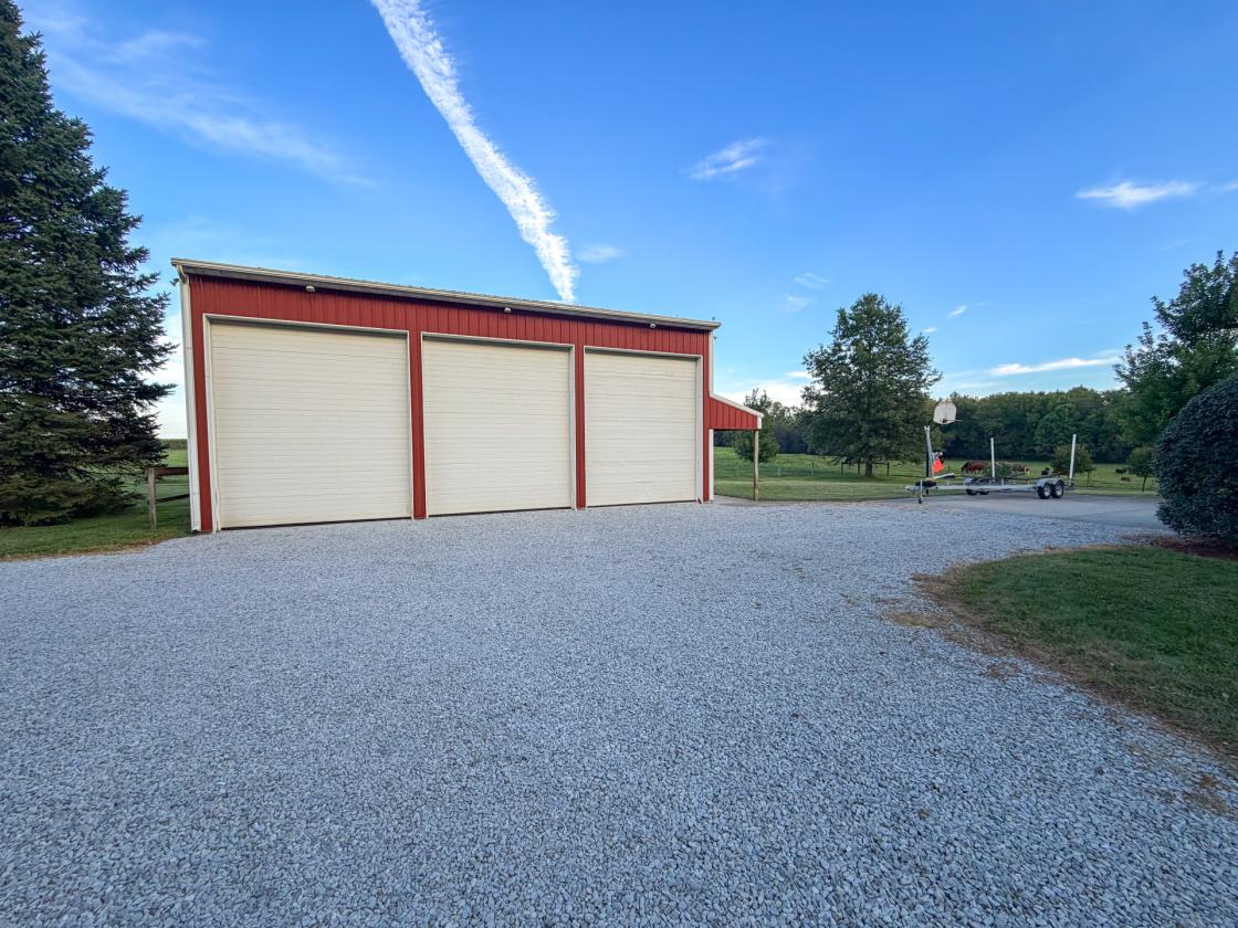 Beautiful Horse property nestled on 20 acres - photo 9