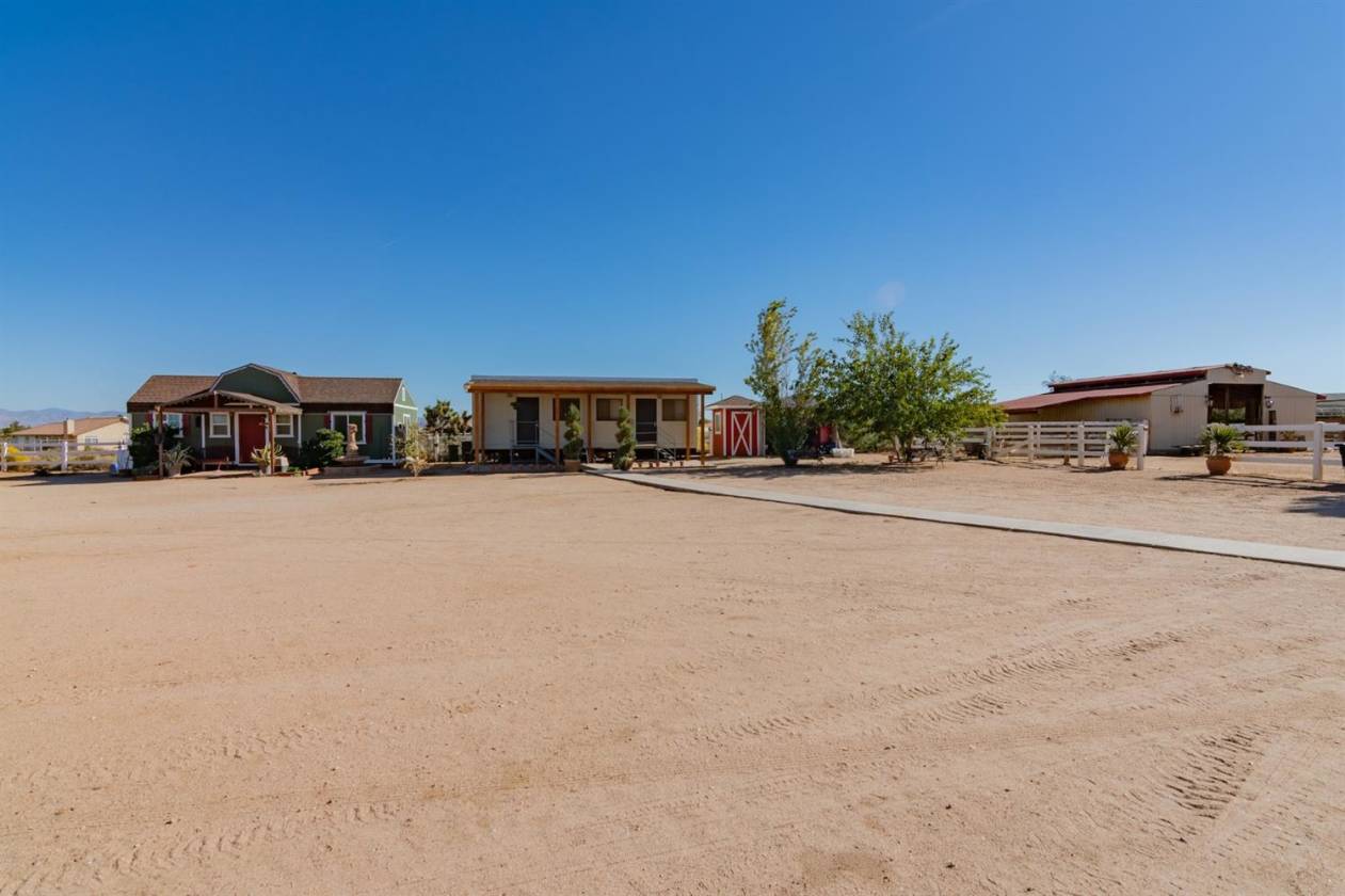 BEAUTIFUL HORSE PROPERTY IN OAK HILLS, CA , "The Beverly... Oak Hills