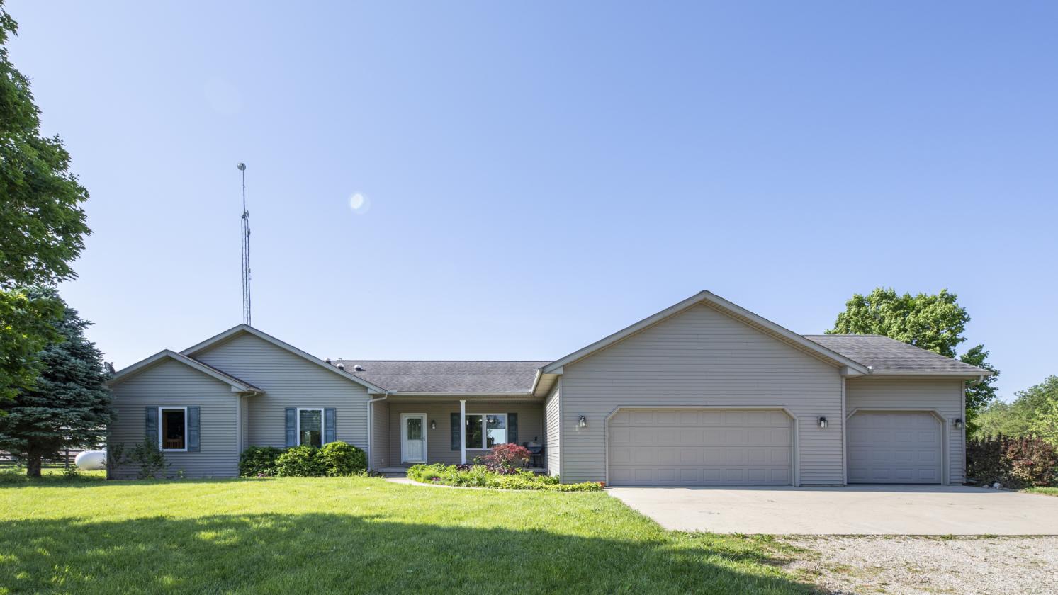 39.18± ACRES WITH PREMIER EQUESTRIAN FACILITIES - photo 13