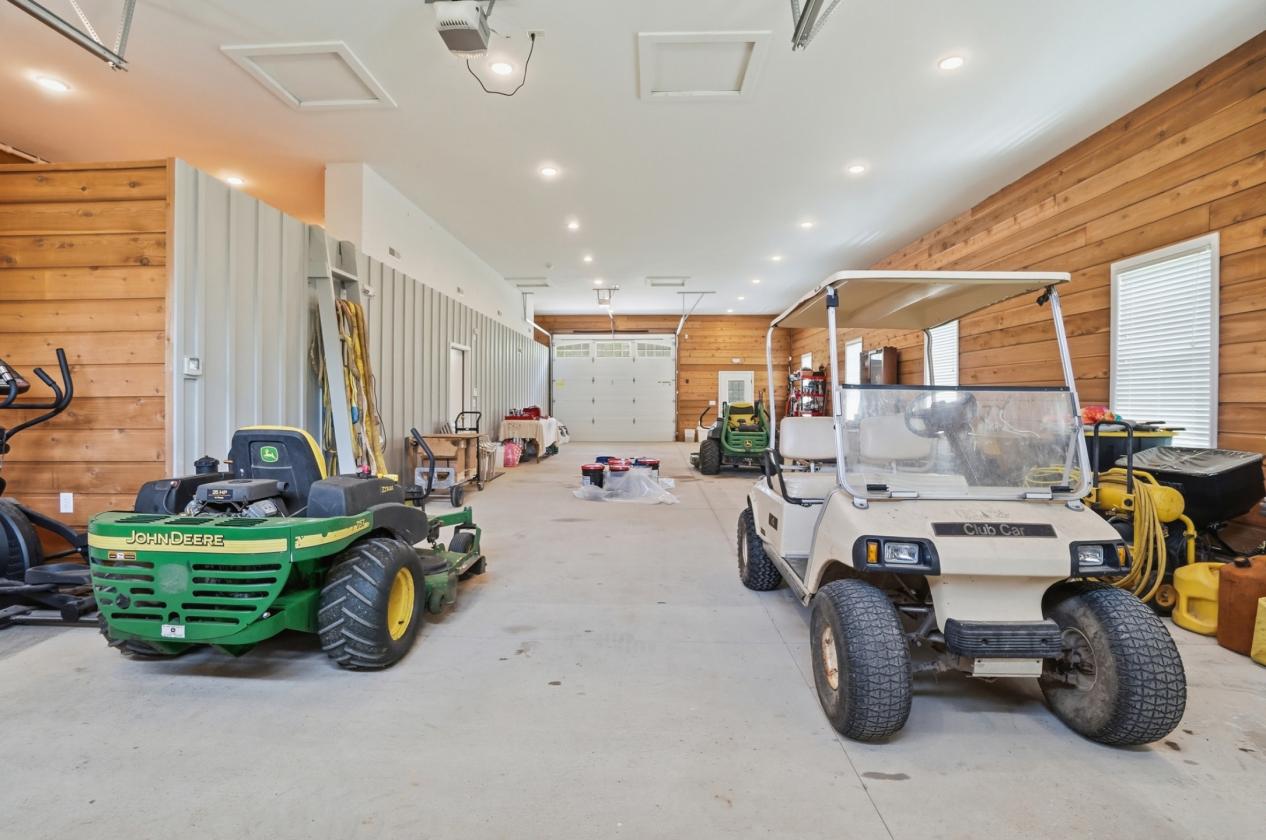 World-Class Estate in Need of Horses - photo 29