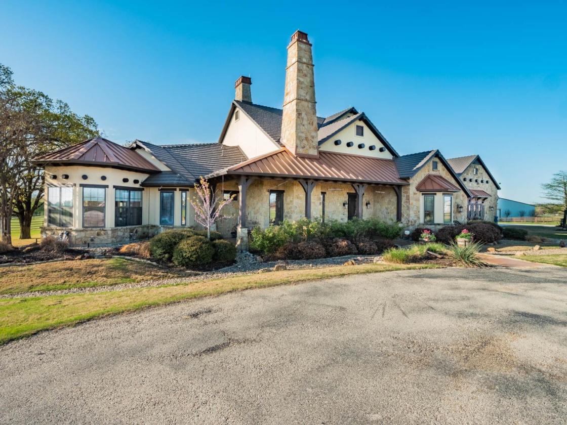 Exceptional 20-Acre Equestrian Estate - photo 2