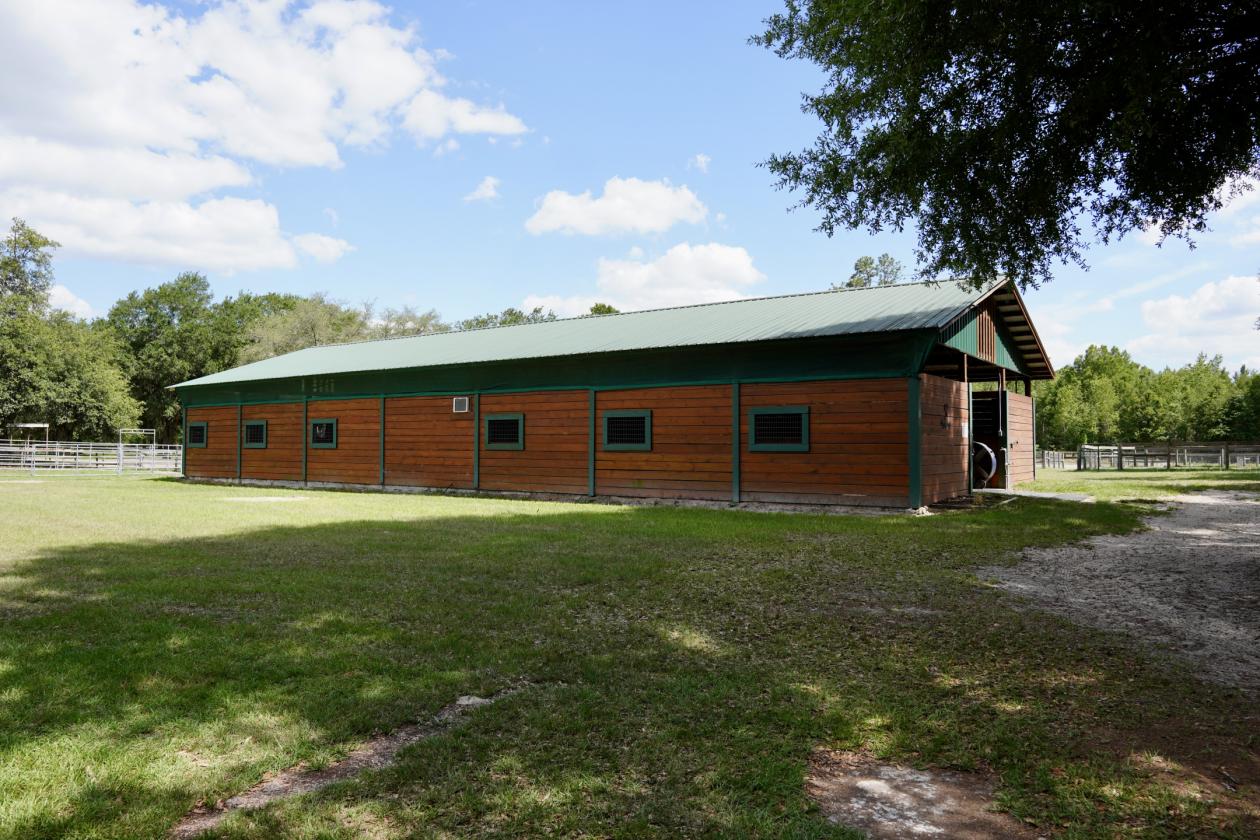 Exceptional gated equestrian estate - photo 19