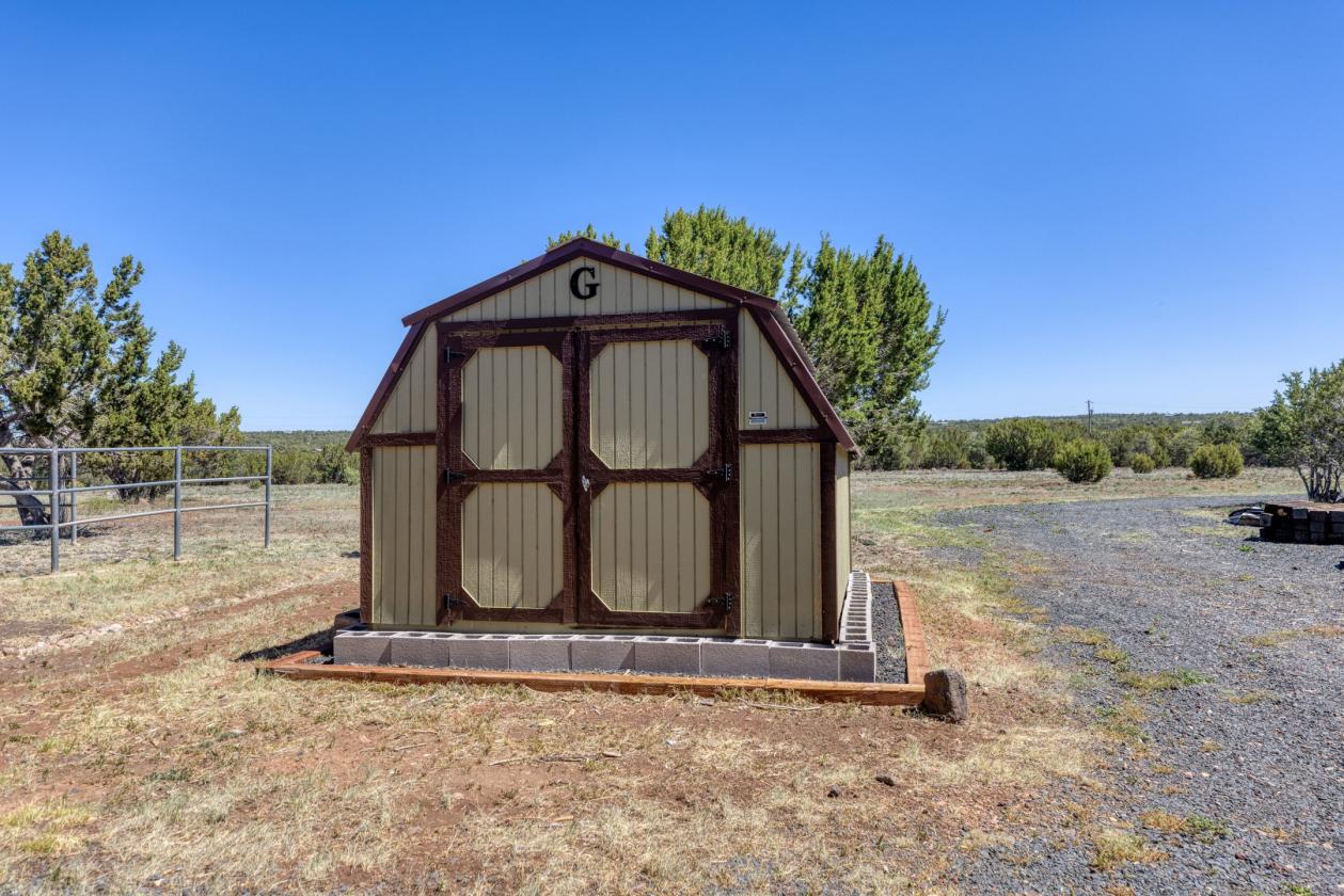 4-STALL BARN, 10 ACRES, RV HOOKUPS, HOME - photo 19
