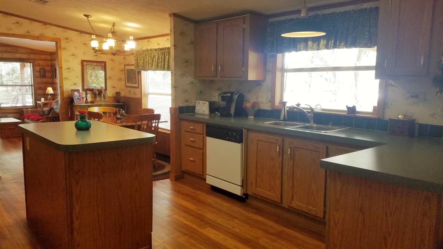 10 acre horse property Affordable in the desirable Lithia area