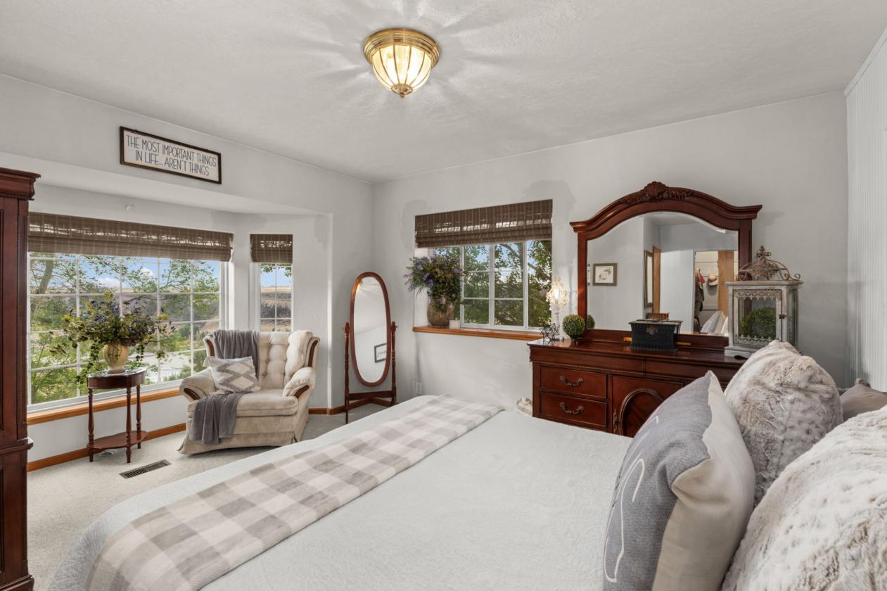 Legacy Equestrian Property with Jaw Dropping Views - photo 18