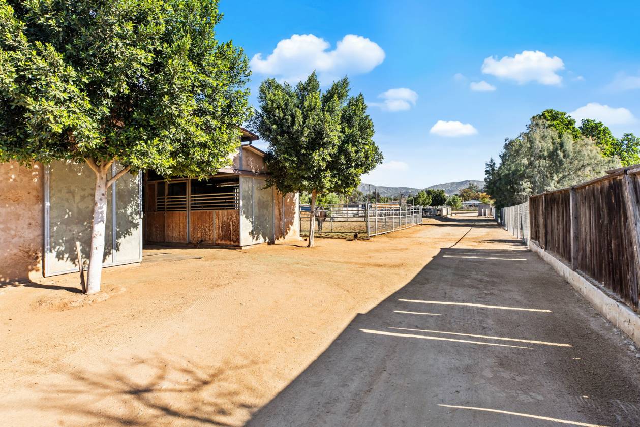 Horse Ranch w/ Arena, Barns, & RV Hookups - photo 21