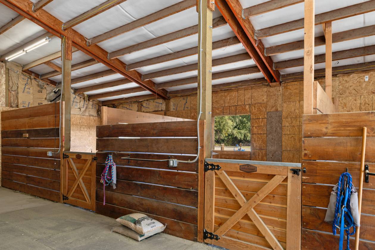 Horse Lovers Dream - Everything you need on 3.5 Ac - photo 14