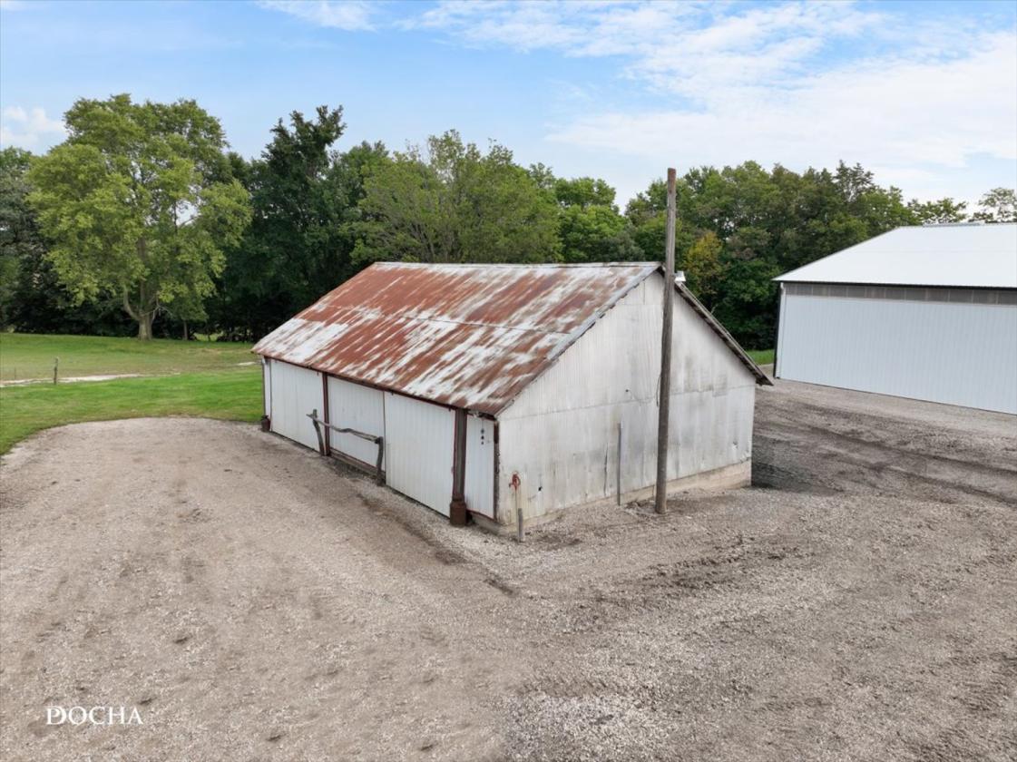 Renovated Farmhouse, Indoor Arena & More! - photo 8