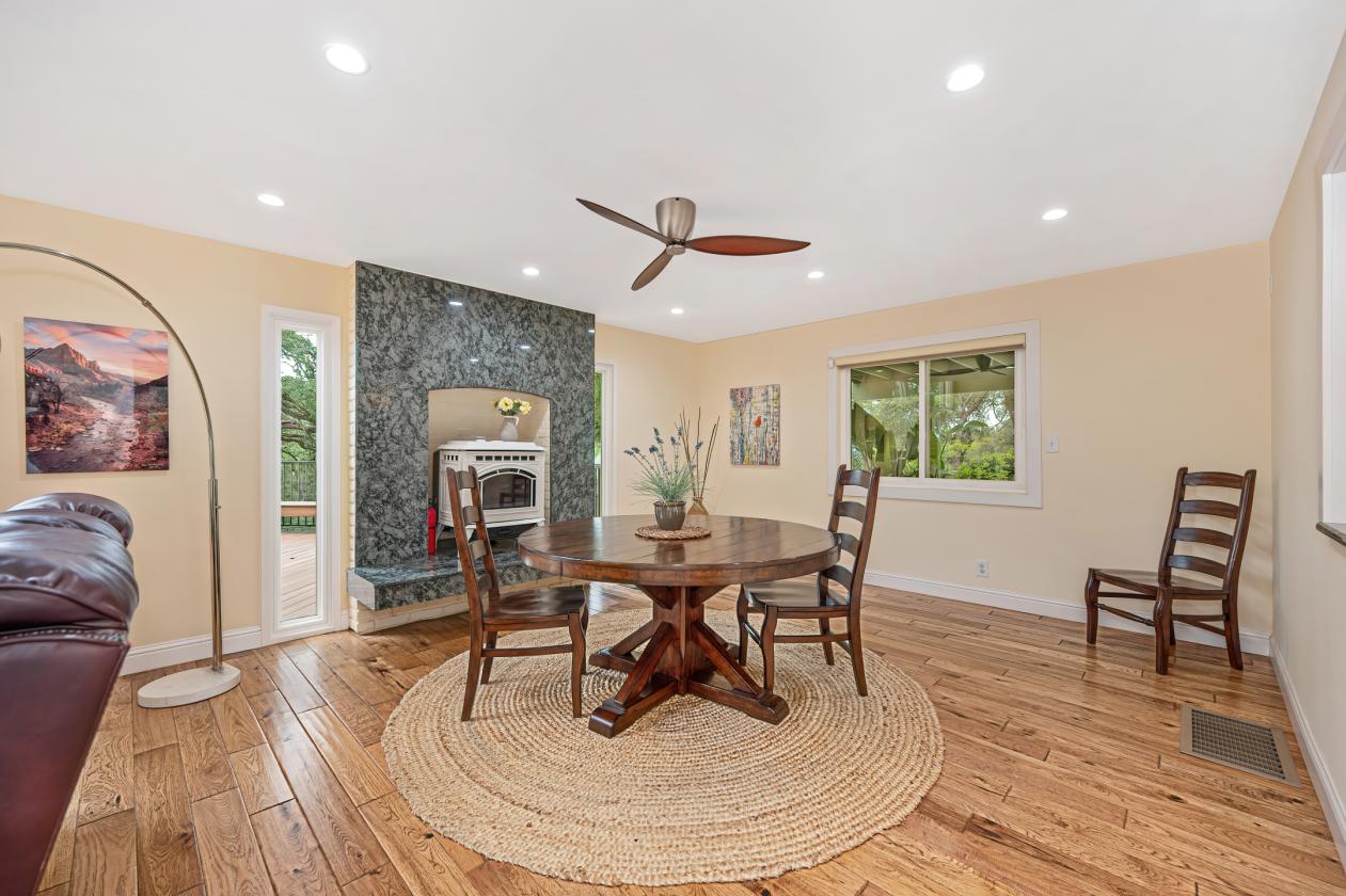 NEW PRICE! 3 bed, 2 bath, covered arena, 22 stalls - photo 8