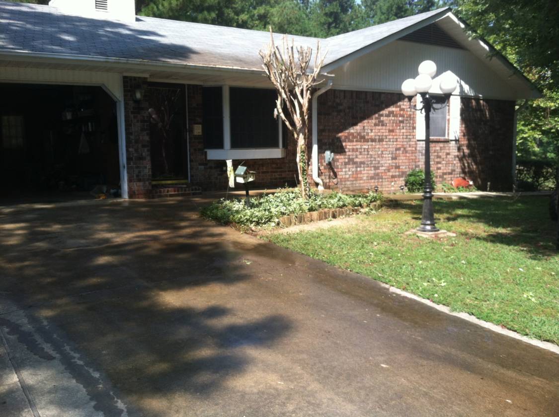 Executive gentlemans horse farm near Lake and Hot Springs Track Mount