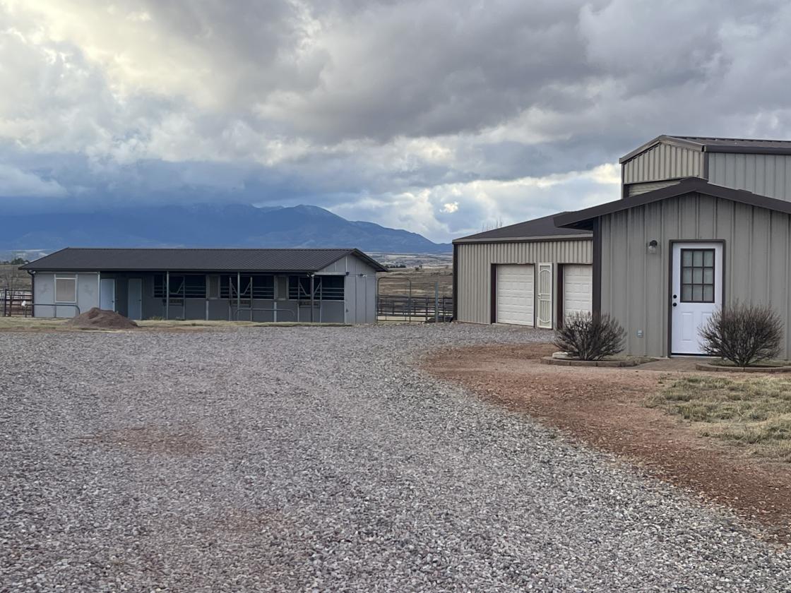 Elgin Beauty! workshop/RV garage/barn/ arena/house - photo 12