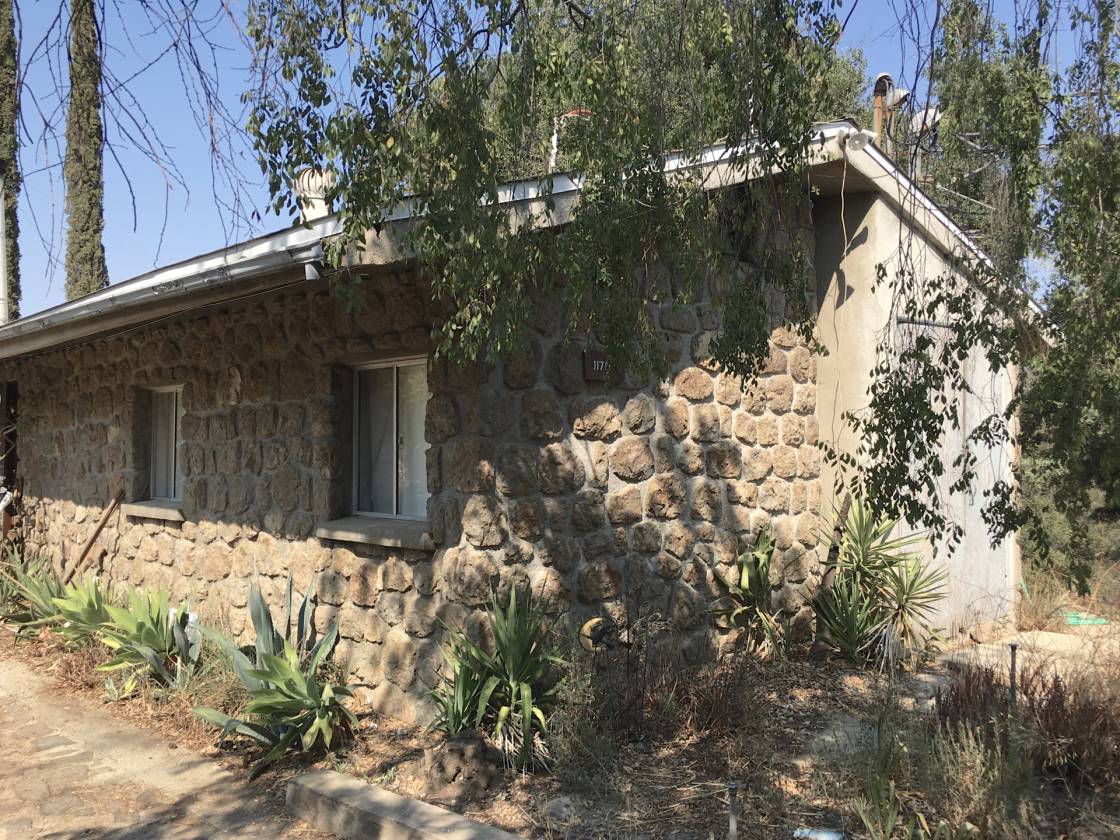 PRIVATE EQUESTRIAN COMPOUND • 82.7 ACRE MALIBU RANCH Malibu, Los Angeles County, California