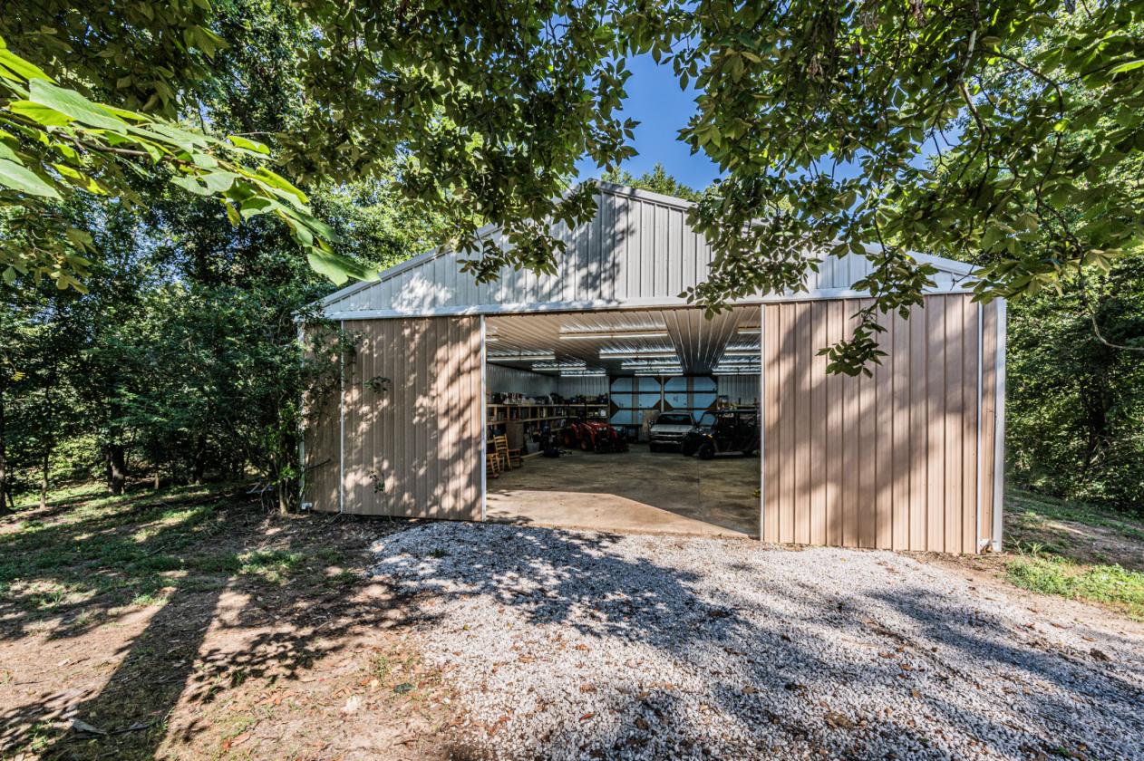 A Home Place Where Quiet Life Meets Horse Country - photo 22