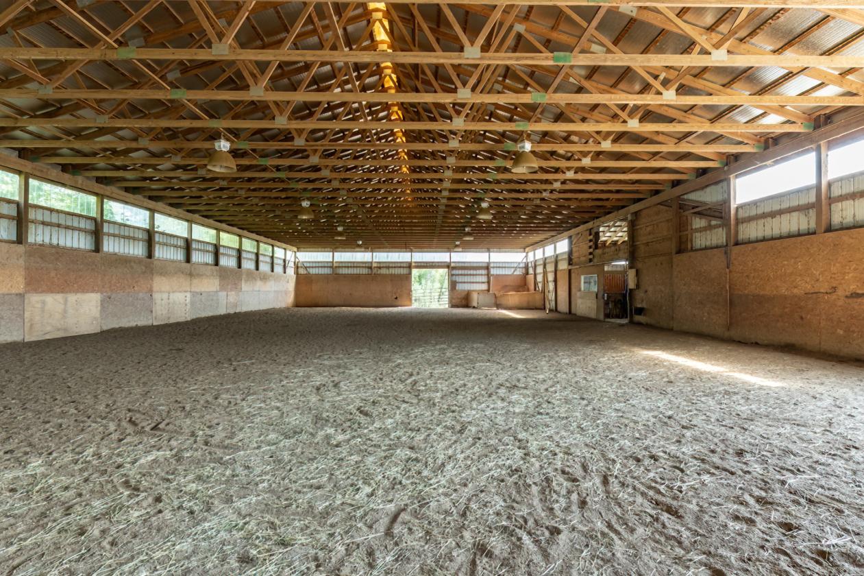 60x12 indoor riding arena,11 Stalls,10 acres,4 bed - photo 5