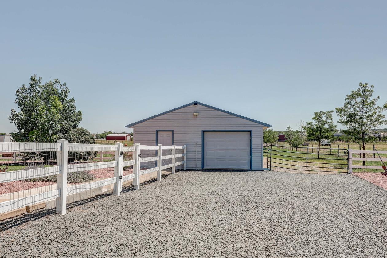 Country in the City! 3.5 Acre Farmhouse - photo 6