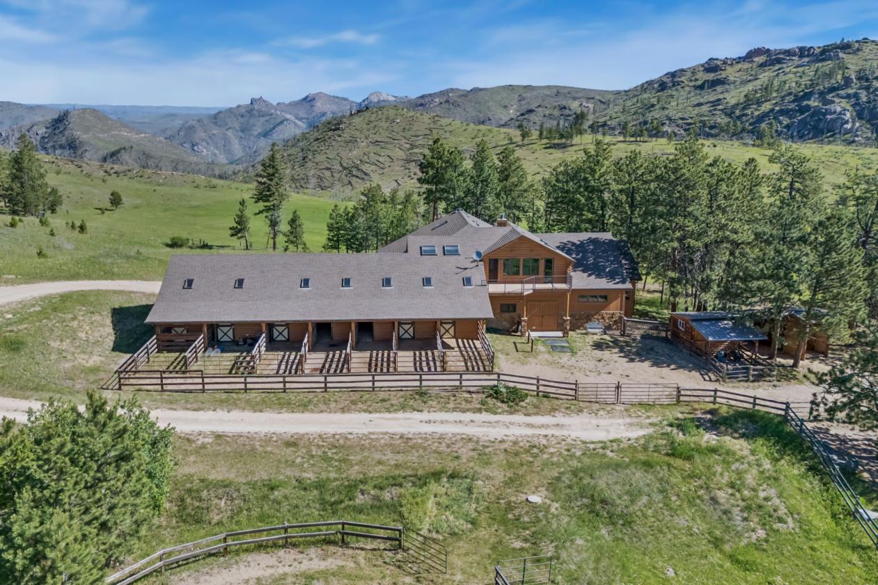 Stunning Mountain Equestrian Legacy Property - photo 2