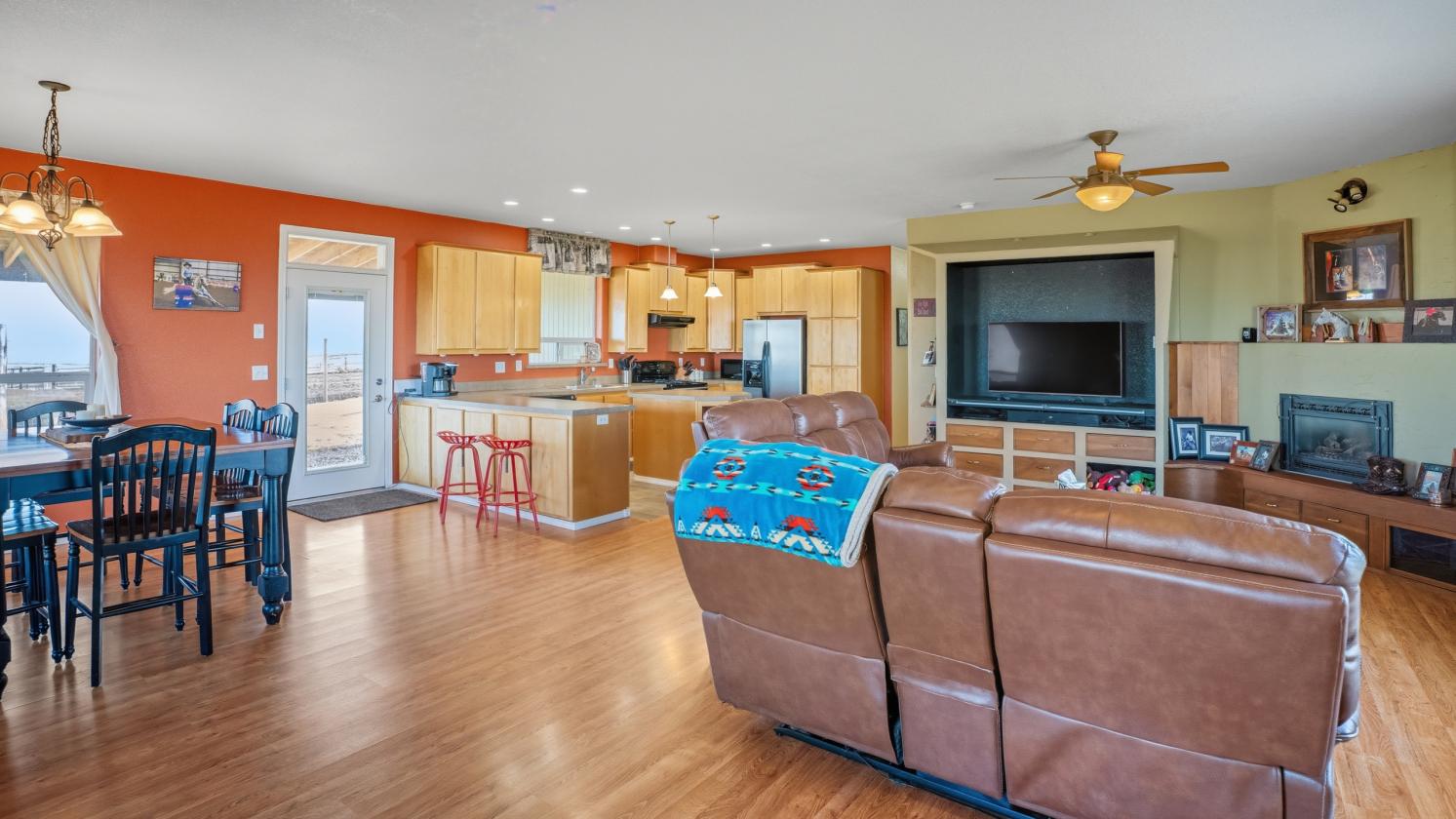 Ranch Property with Panoramic Mountain Views - photo 17