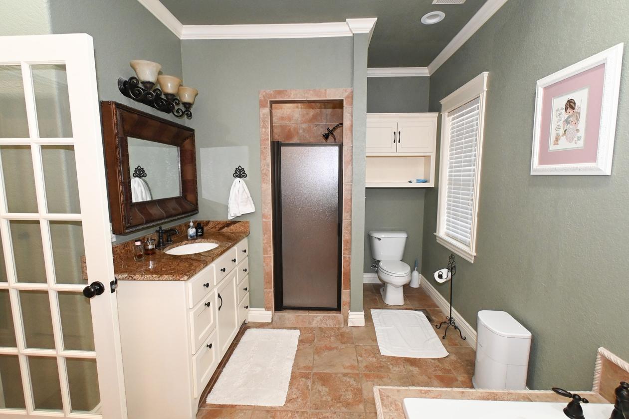 39+/- acre Horse/Cattle Ranch w/ponds - photo 13