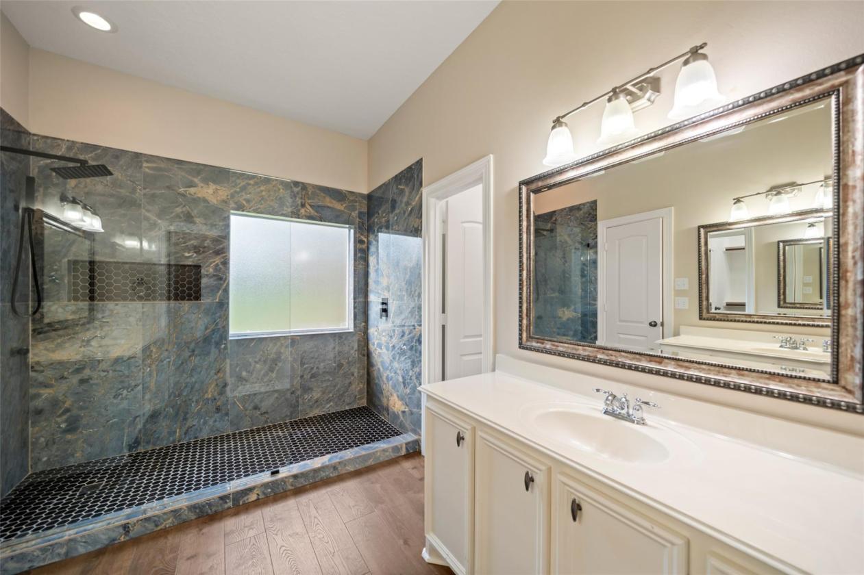 Beautiful country estate on over 4.75 acres - photo 20