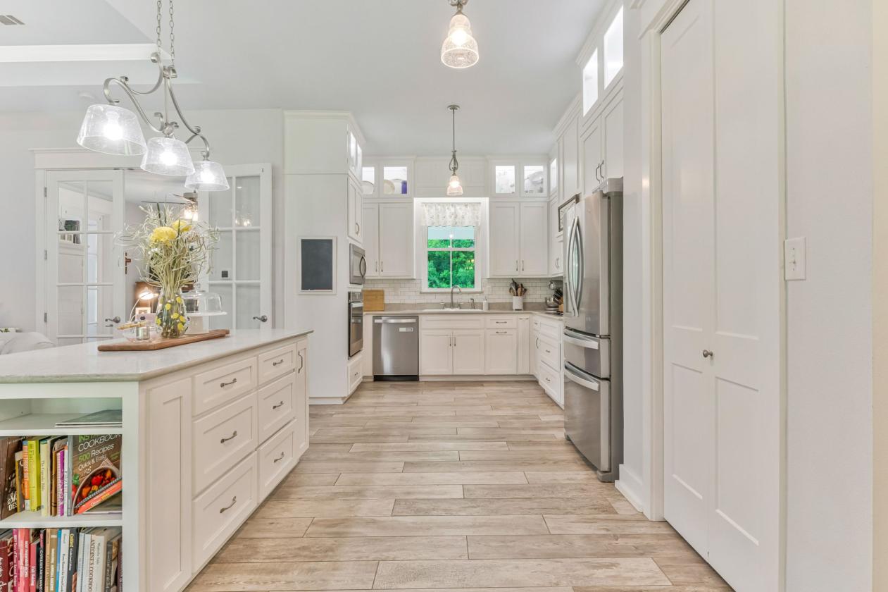 Fully Fenced 6-Acre Farmhouse!!! - photo 11