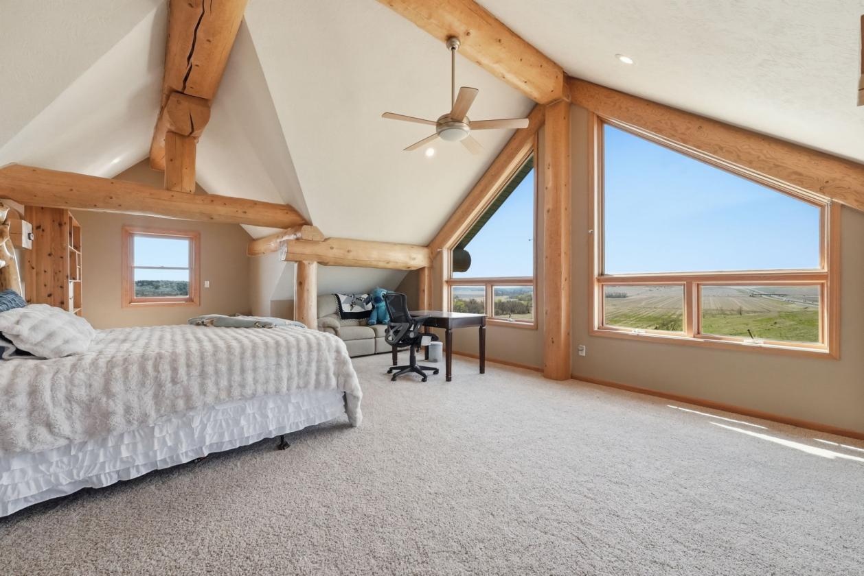 Luxury Log Home, Equestrian Lifestyle, 18 Acres - photo 20