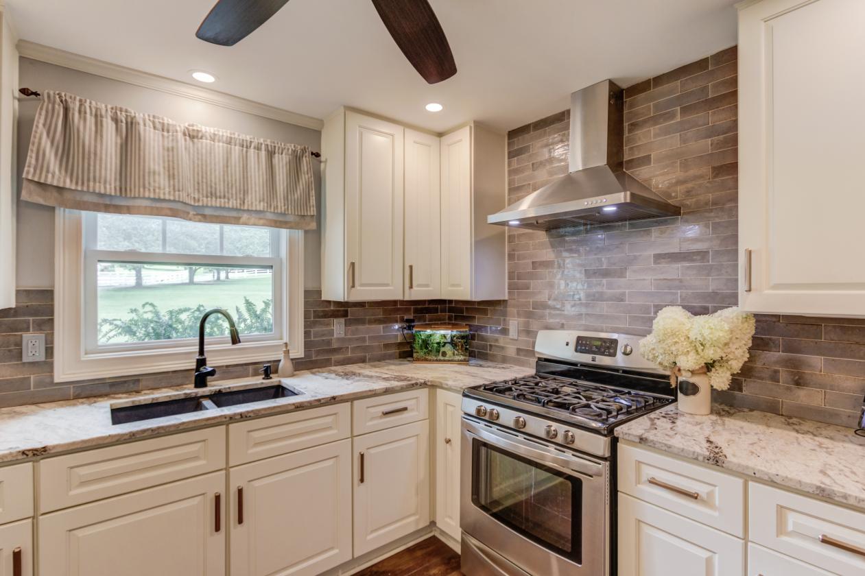 Exceptional 6.55-Acre Equestrian & Event Estate - photo 7