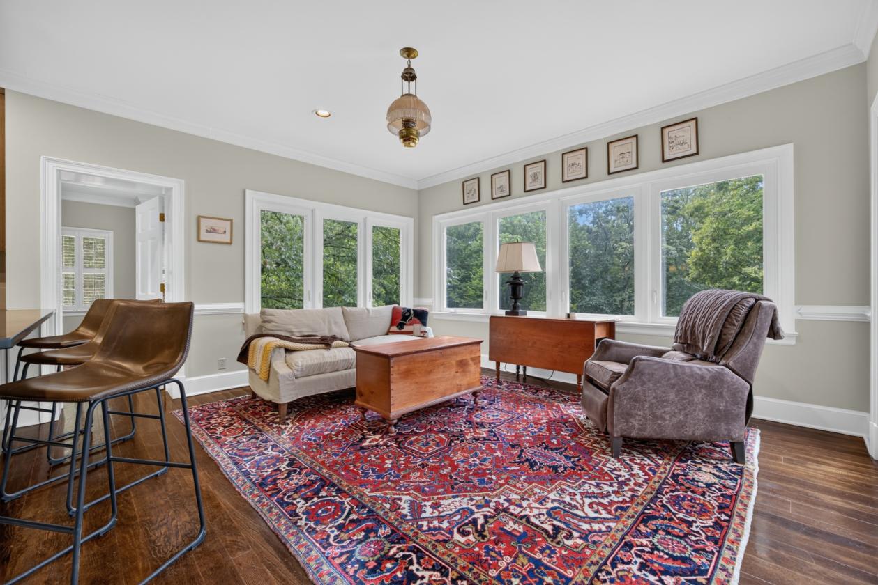 LOOKING for a 36 Equestrian Estate w/ guest house? - photo 9