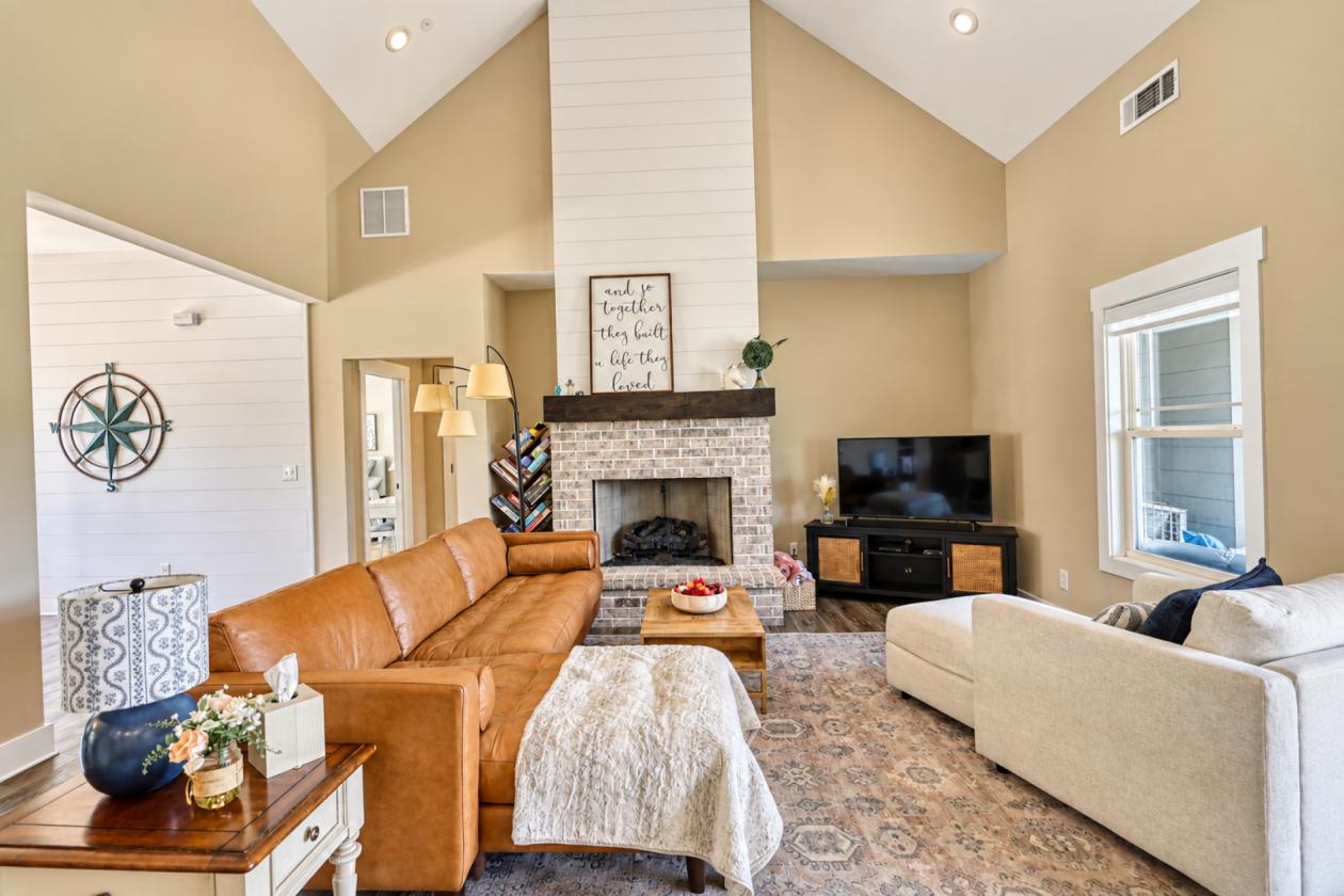Modern ranch home on 5ac, 3 stall barn - photo 13