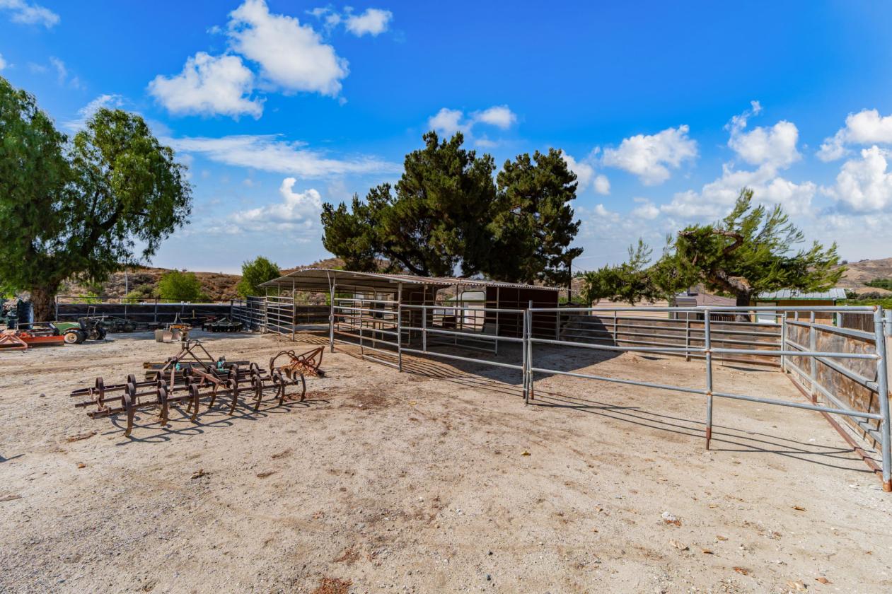 16 Acre Redlands Ranch - photo 25