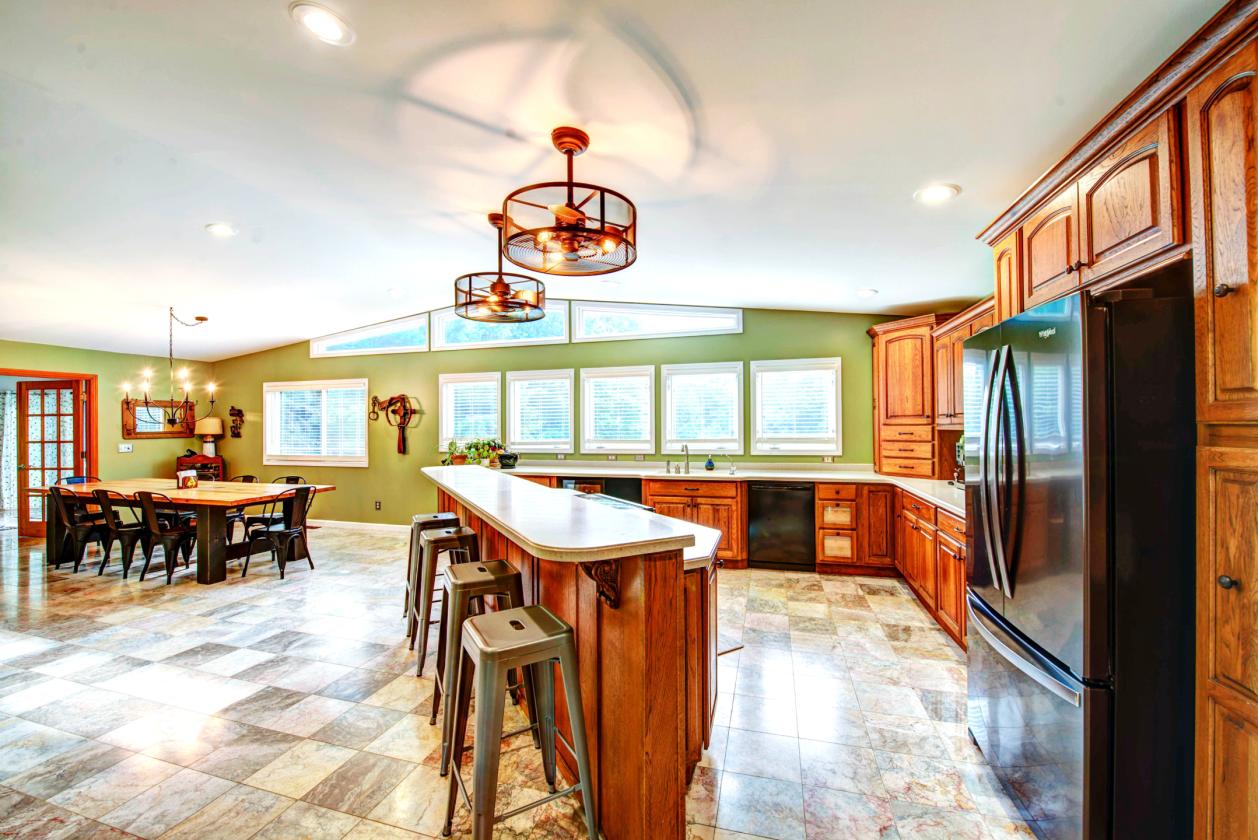 Gorgeous equestrian estate on 34.5 acres - photo 12
