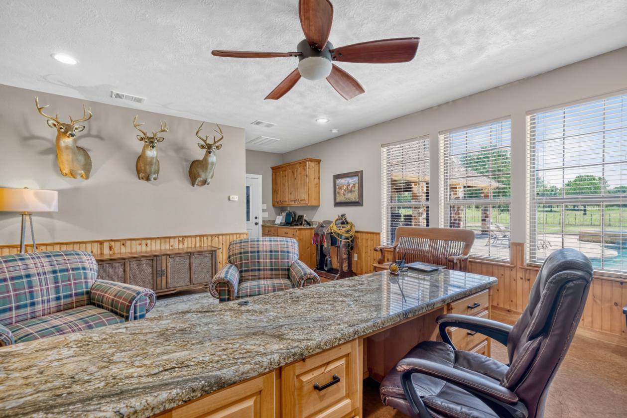 Luxury 32-acre Ranch Estate near Texas A&M - photo 16
