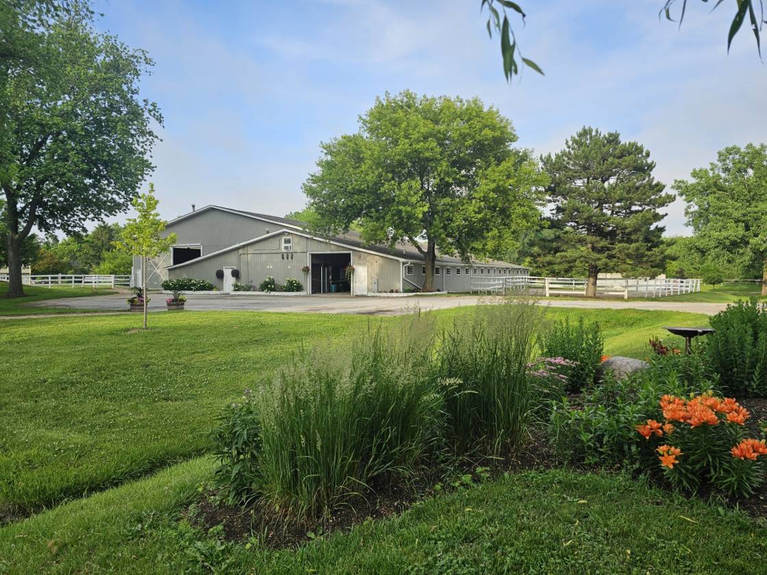 Exceptional 15-Acre Equestrian Facility! - photo 2