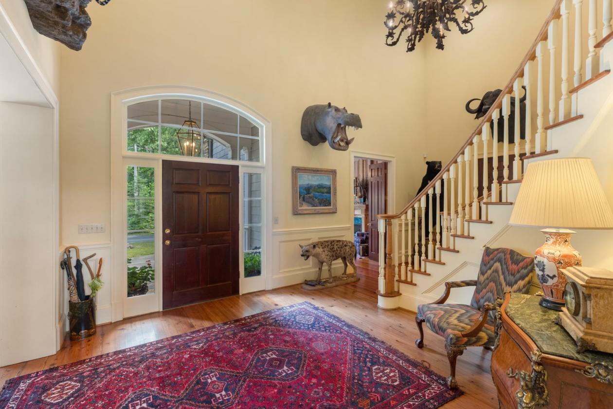 Luxury Equestrian Estate Bordering National Forest - photo 8