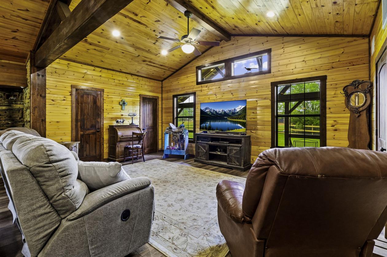 Complete Turnkey Country Horse Property - photo 28