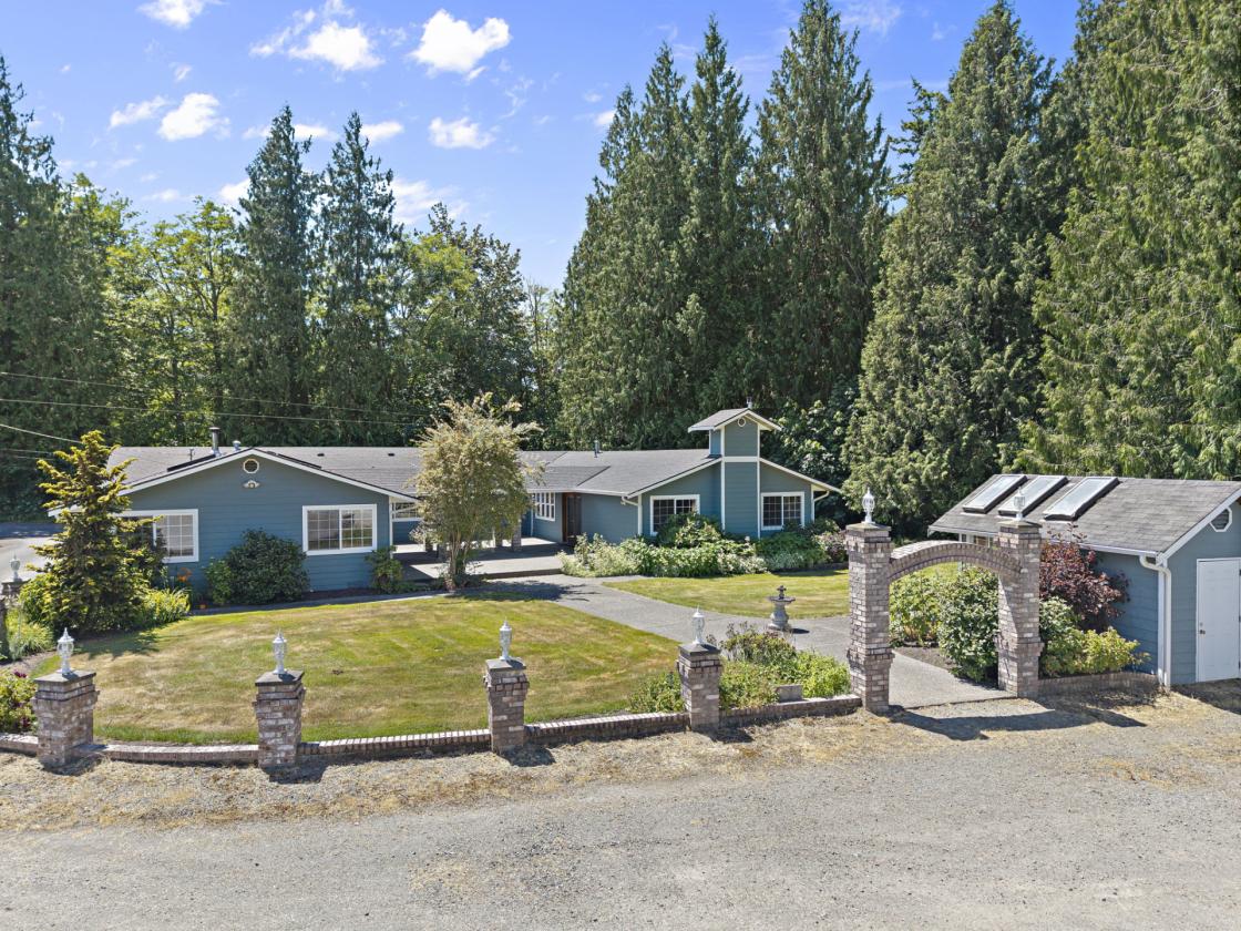 NEW PRICE |Exceptional 5-acre Horse Property - photo 4