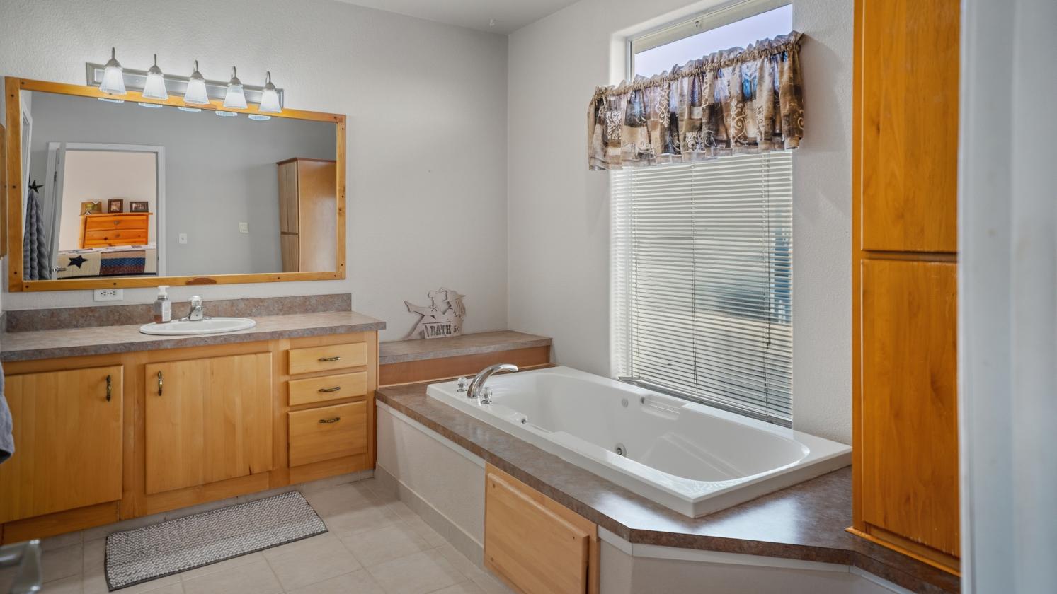 Ranch Property with Panoramic Mountain Views - photo 22