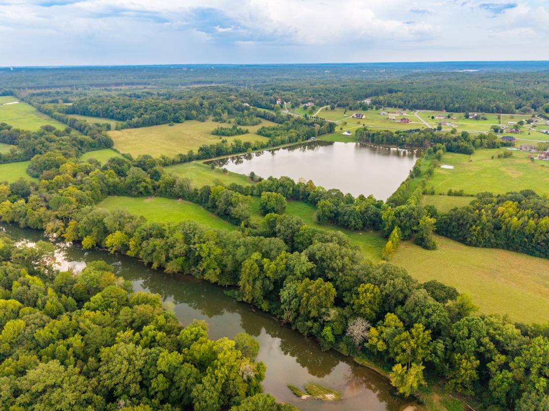 Rare Arkansas Estate with equestrian stalls - photo 4