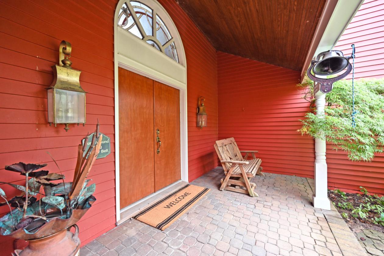 Luxury Equestrian Horse Ranch w/ 6-stall barn! - photo 14