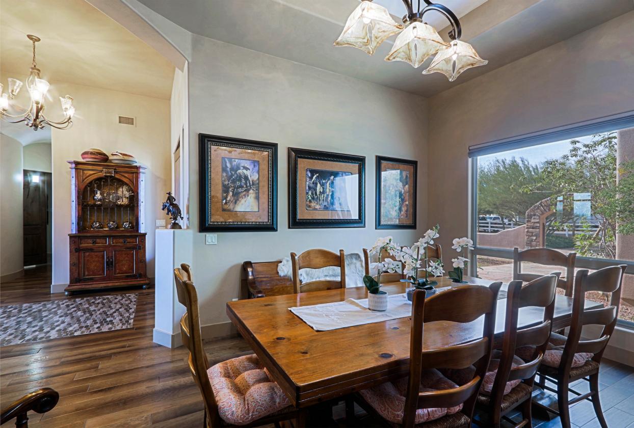 Exceptional 5 Acre Estate with a Designer Barn - photo 18