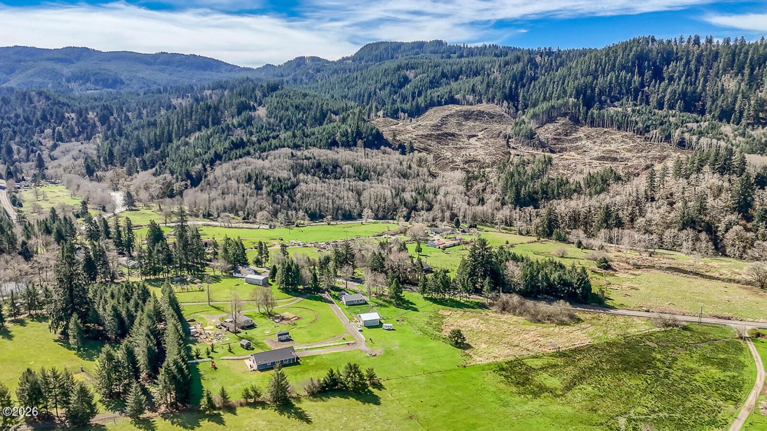 One-Owner HiLine Home Set on 2.92 Acres - photo 23