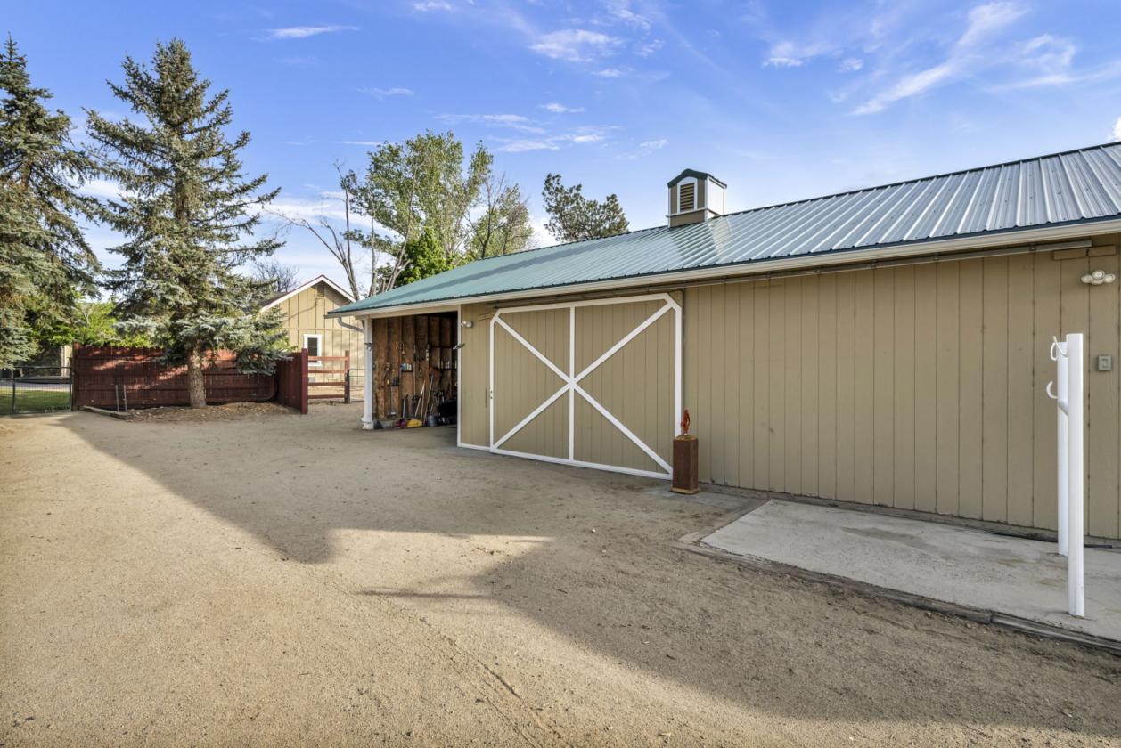 1.5 MILLION DOLLAR REMODELED HORSE ESTATE - photo 5