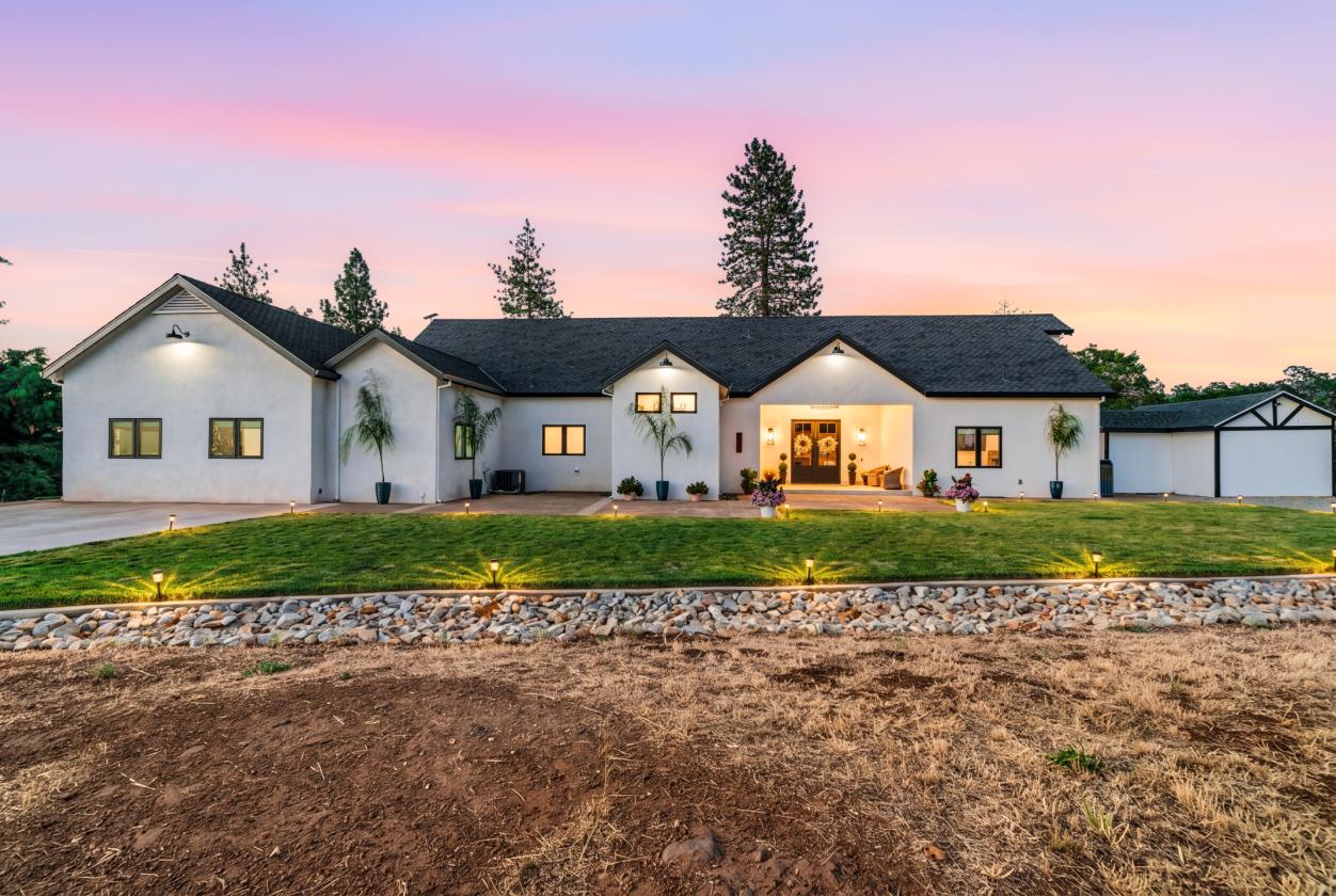 58 Acre Luxury Ranch - Barn, Arena, Pool, 9 parcels - photo 2