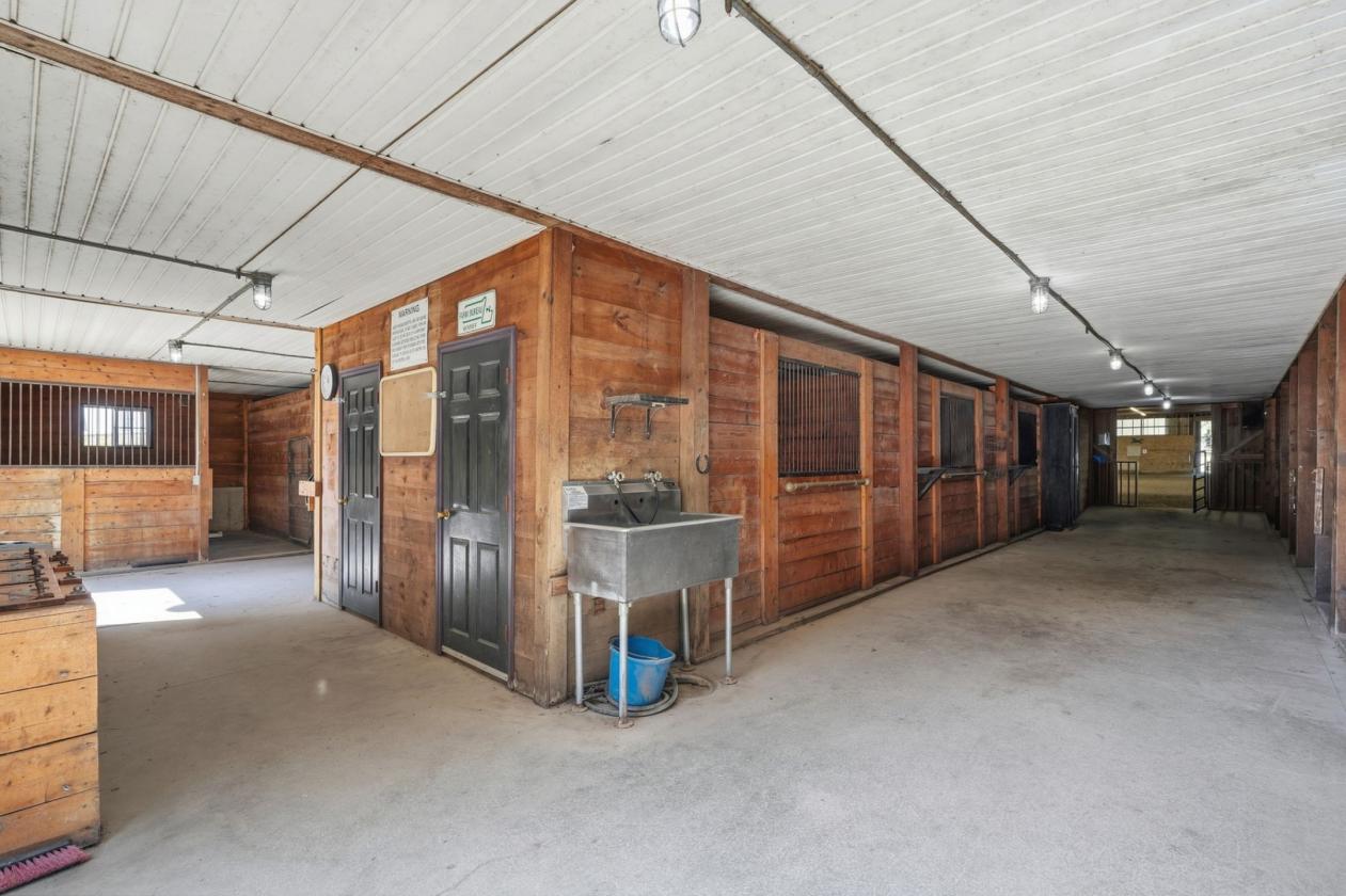 Equestrian Estate with indoor and outdoor arenas - photo 17