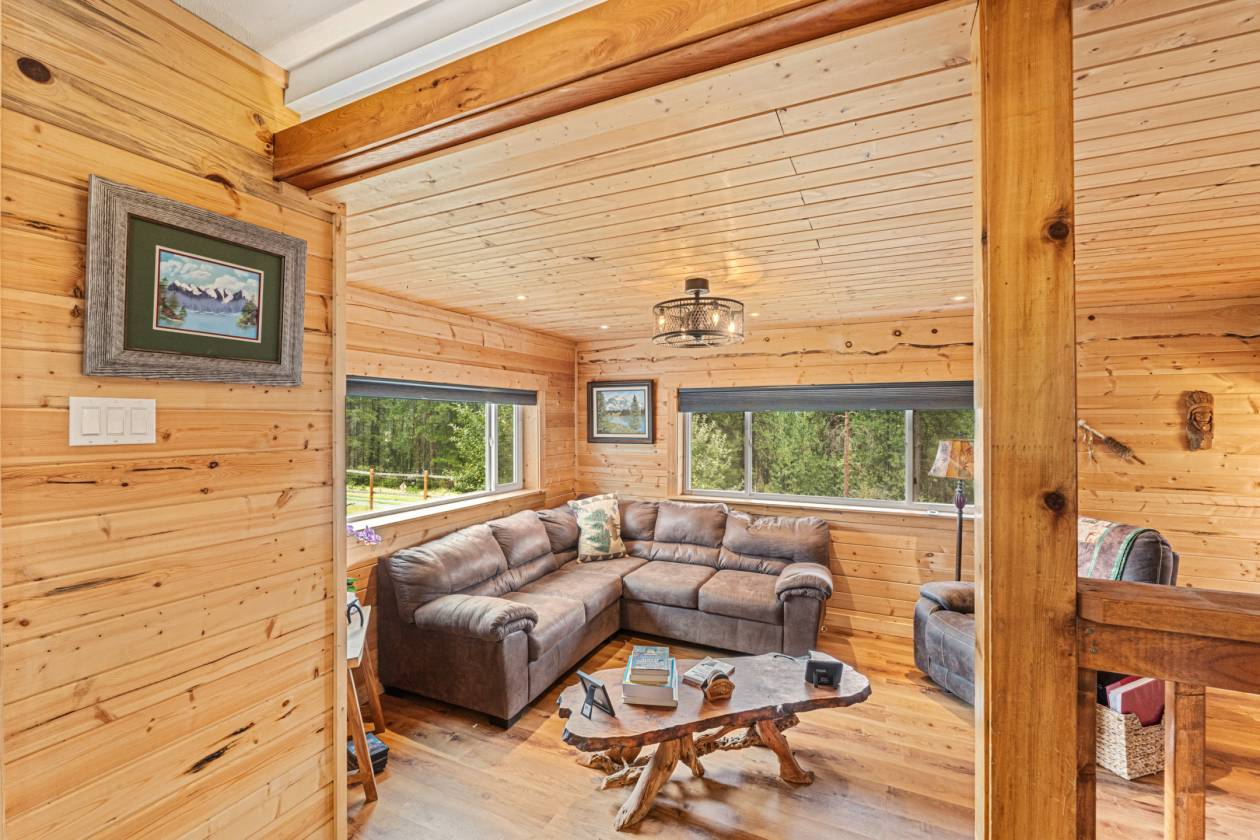 Columbia River views on 14 acres w/room for horses - photo 10
