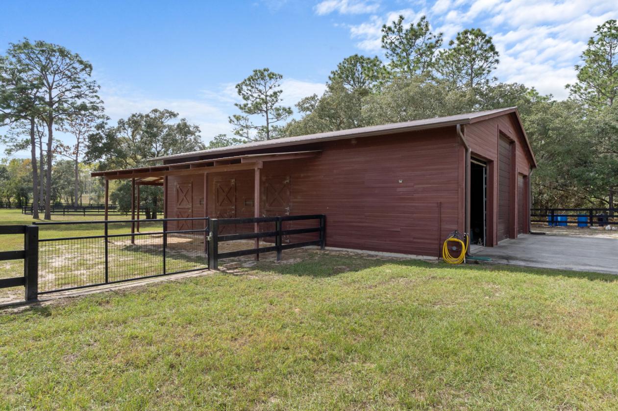 CUSTOM EQUESTRIAN ESTATE ON 7.39 ACRES - photo 25