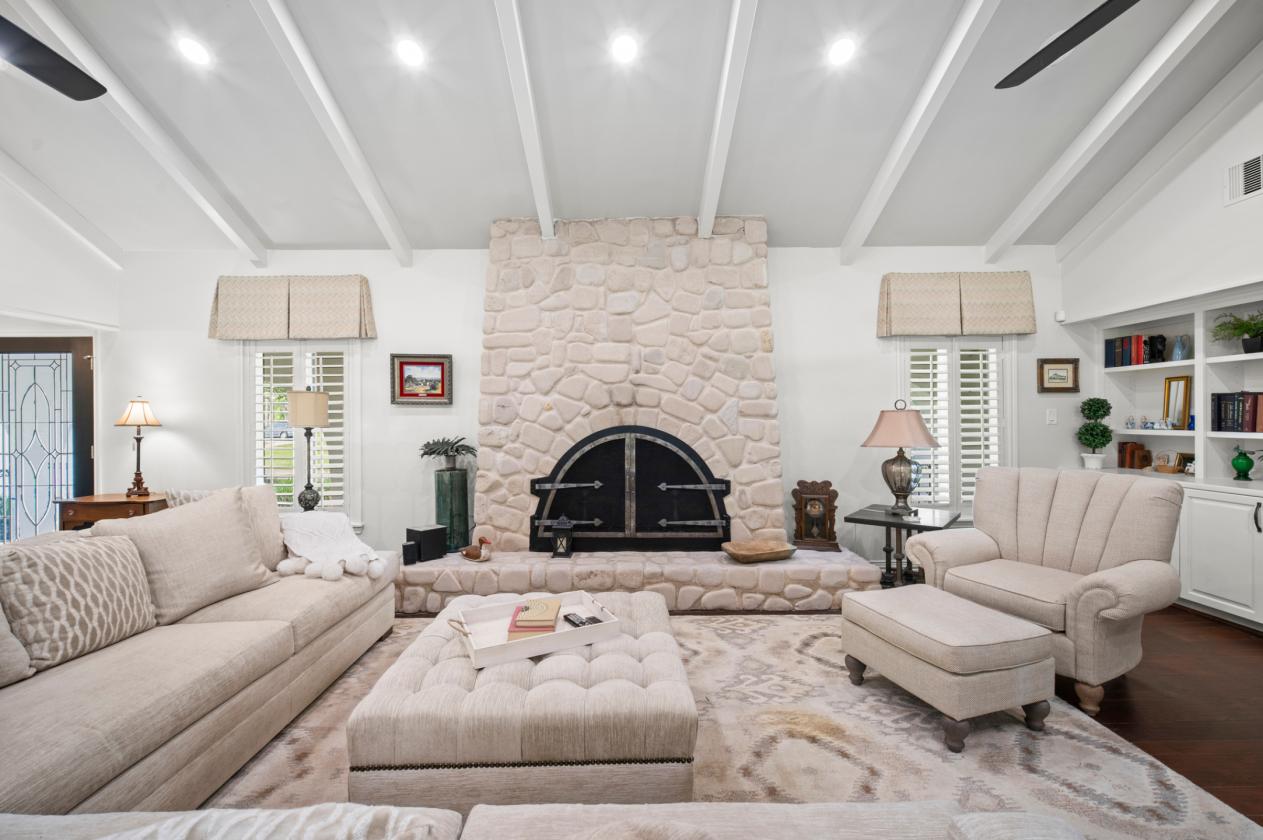 Luxury Home with Horse stables and Land - photo 10