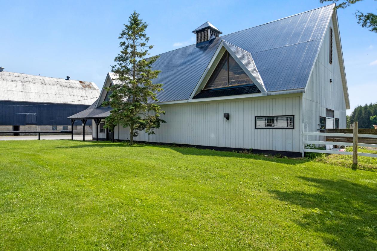 SURROUNDED BY VIBRANT EQUESTRIAN COMMUNITY - photo 2